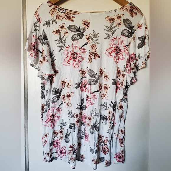 Beautiful Flowers Summer Top💐 - Picture 2 of 3